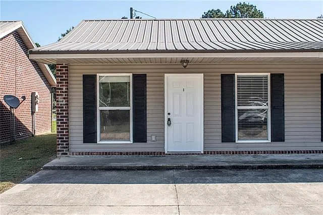 1 bed, 1.0 bath, 704 sqft, $900 — Photo 1