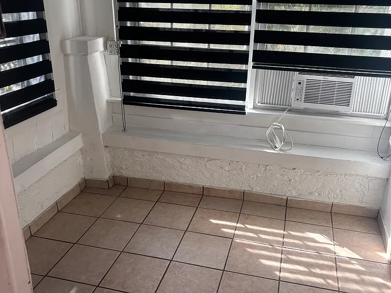 65 NW 33rd St #REAR — Photo 22