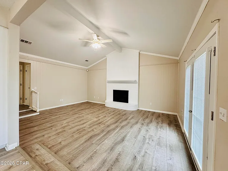618 Gabriel St — Photo 4