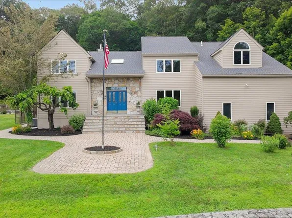 31 Reservoir Court, Carmel, NY 10512