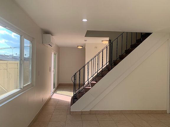 4th image of 143 N Grandview Ave APT 2