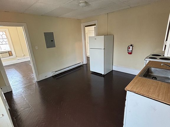 4th image of 811 W Main St APT 5