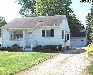 1488 Noble St photo 1