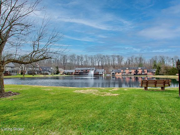 3rd image of 6521 Marina Dr