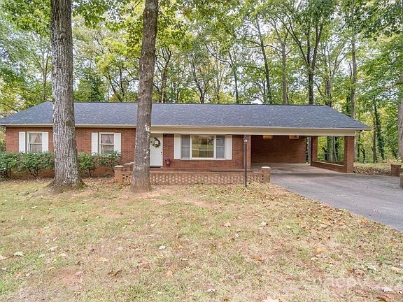 2nd image of 305 Heritage Cir