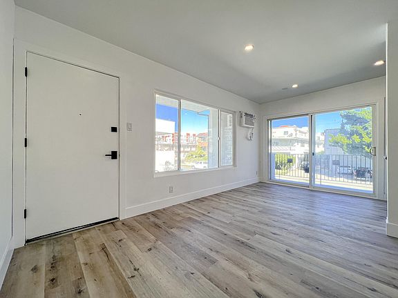 3rd image of 1613 Barry Ave APT 5