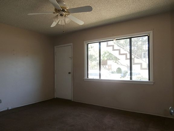 5th image of 12656 Oxnard St