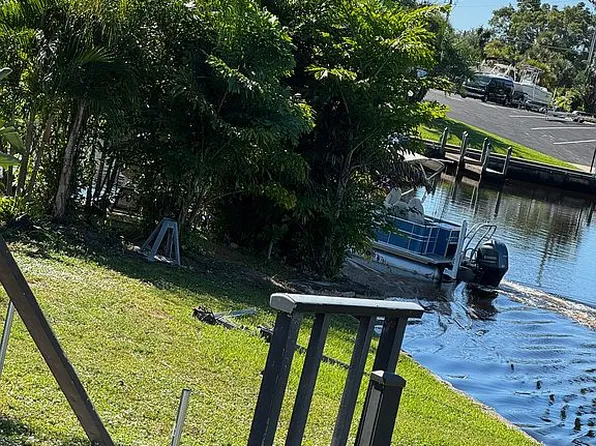 793 Hydrangea Dr, North Fort Myers, FL 33903