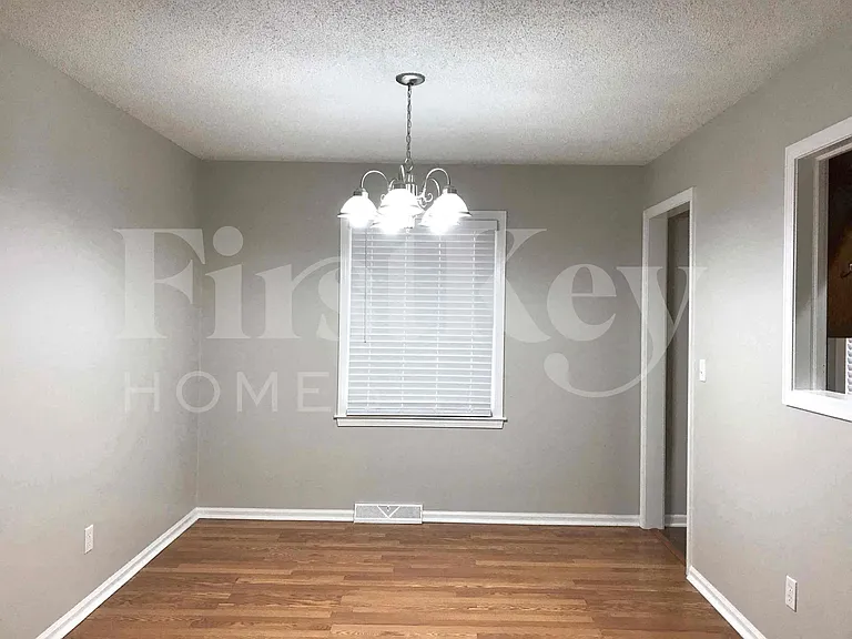 8802 W 95th Ter — Photo 5