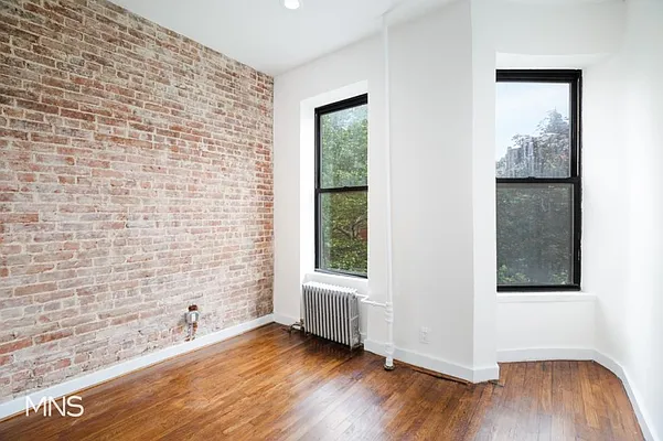 Rented by MNS Marketing | media 32