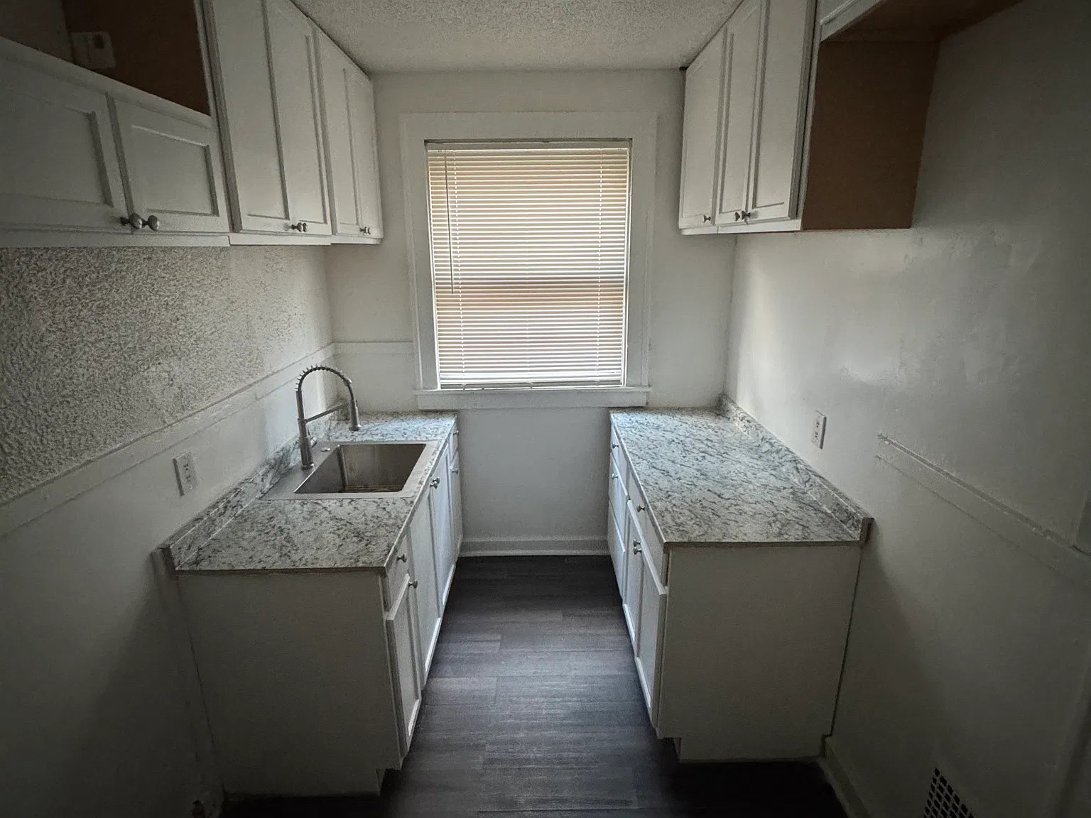 3 bed, 850 sqft, $900 — Photo 3