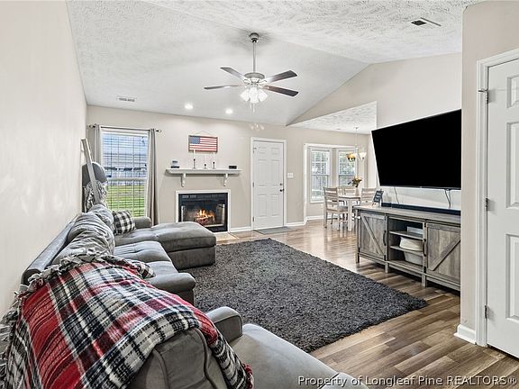 4th image of 165 Mix Trail Ln