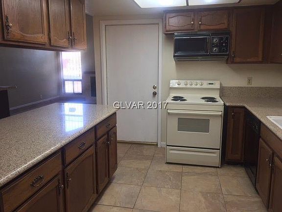 5th image of 2681 Karen Ave