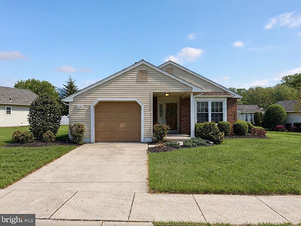 1st image of 95 Lakebridge Dr