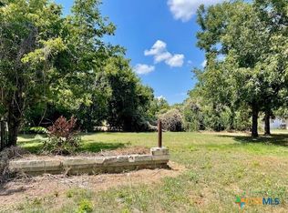 806 N Madison Ave, Cameron, TX 76520