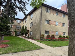 2626 W Greenleaf Ave APT 2-A, Chicago, IL 60645