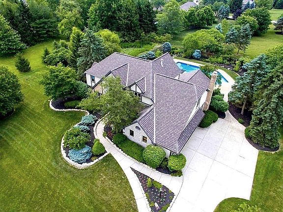 3rd image of 645 Retreat Ln N