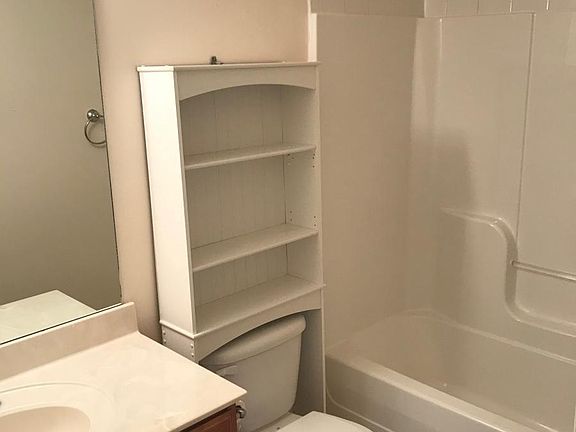 3rd image of 156 Oak Valley Cir