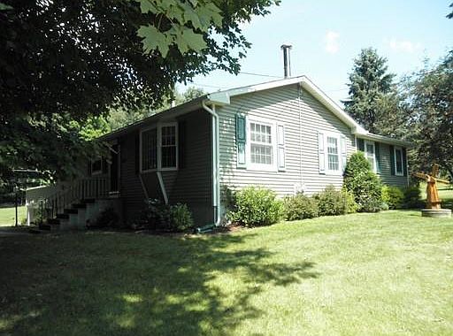 3rd image of 211 Greenville St