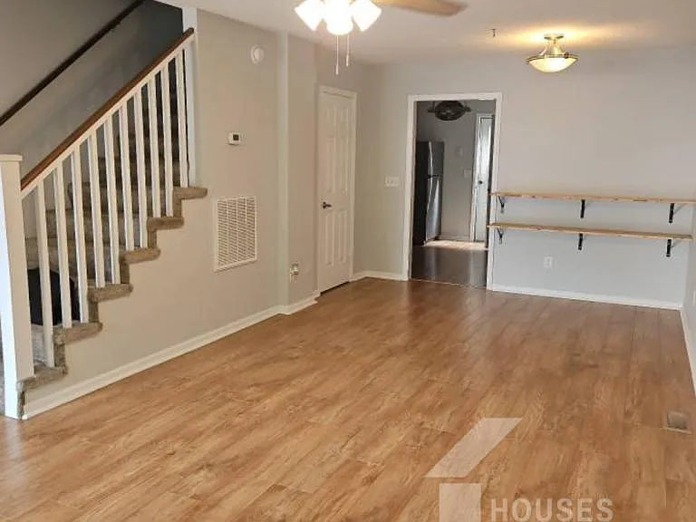 553 Memorial Drive Ext #X — Photo 2