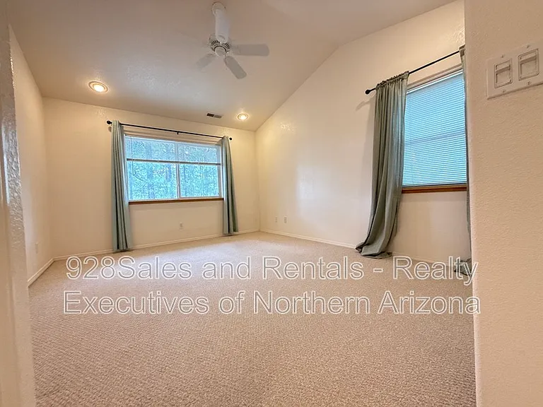 1808 W University Ave — Photo 11
