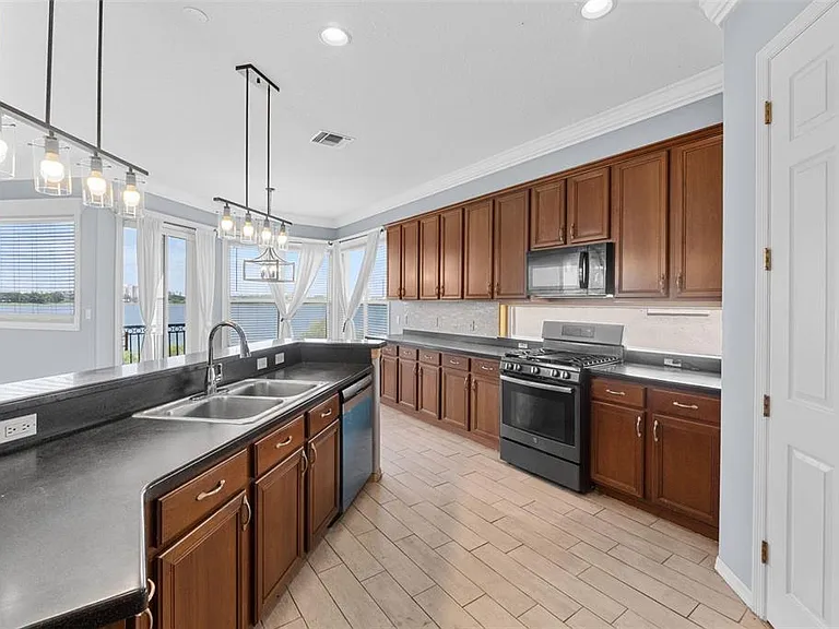 8507 Saint Marino Blvd — Photo 16