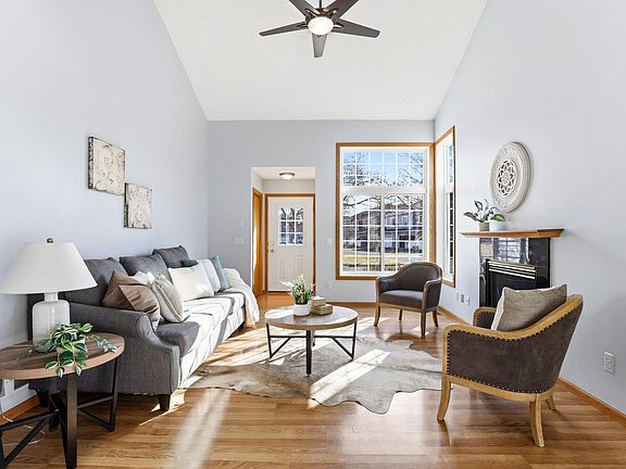 5th image of 8813 Hastings Cir NE