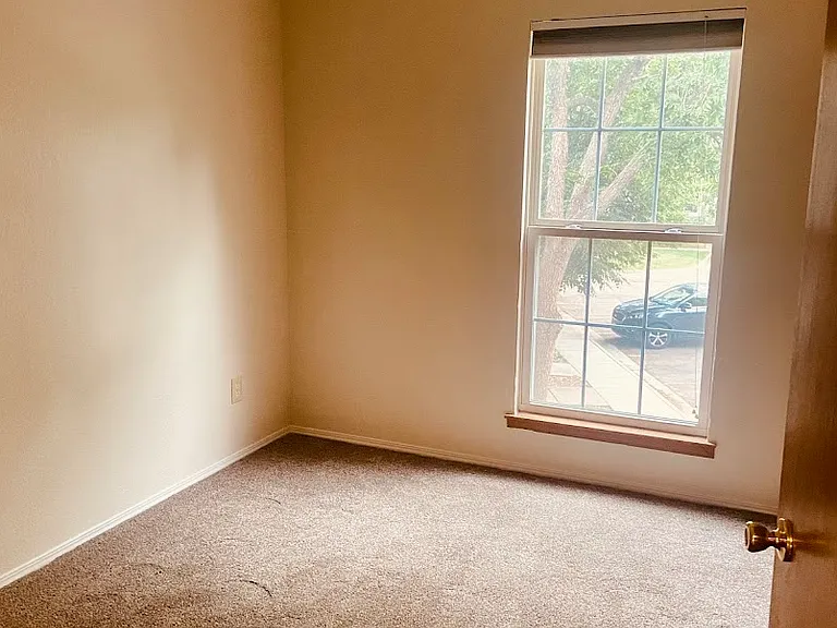 910 Milo Cir #B — Photo 7