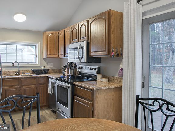 2nd image of 48090 Mayflower Dr