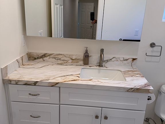 4th image of 2214 Finch Ln