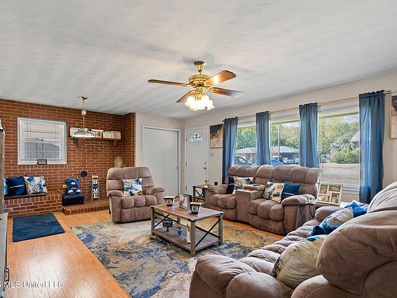 2nd image of 715 Coleman Ave