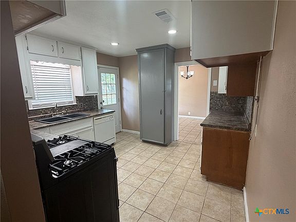 5th image of 1801 E Walnut Ave