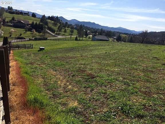 5th image of 415 Country Hill Dr