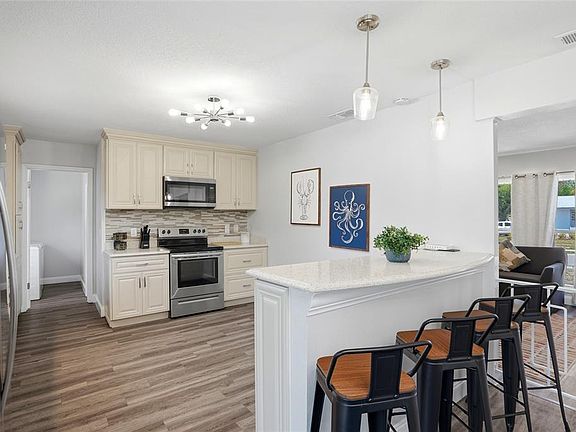 4th image of 721 VILLAGE PLACE