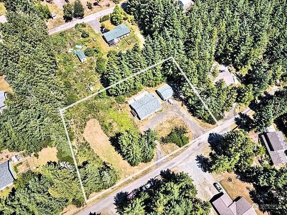 3rd image of 131 E Jarrett Drive