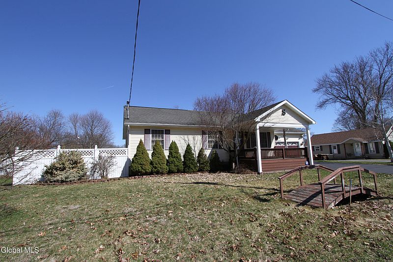 5th image of 136 Myrtle Avenue