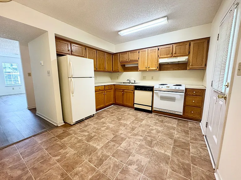 1100 Pine St #B — Photo 12
