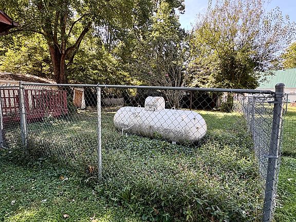 5th image of 252 Austin Ave