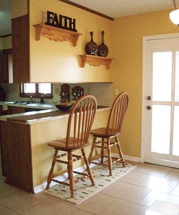 4th image of 828 University Cir