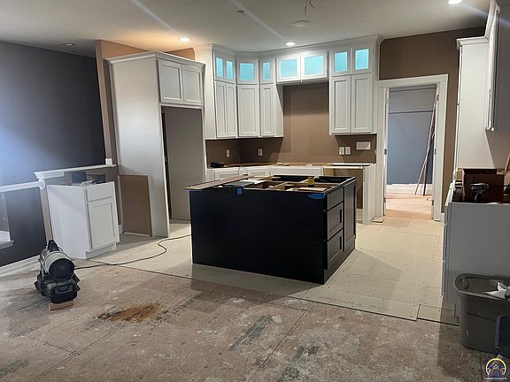 4th image of 3049 SW Auburn Rd