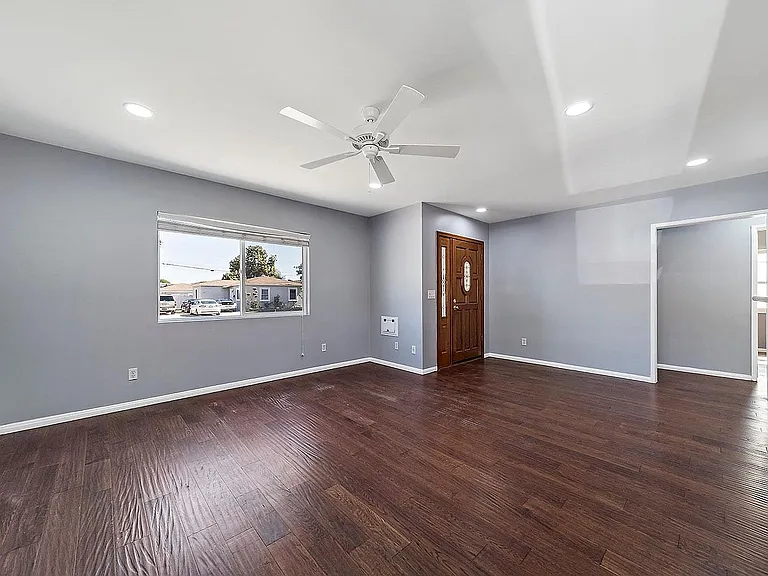 15517 Thornlake Ave — Photo 17