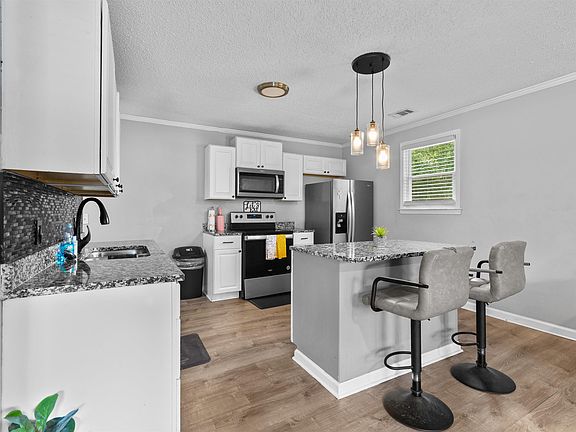 3rd image of 197 Baxter Cir