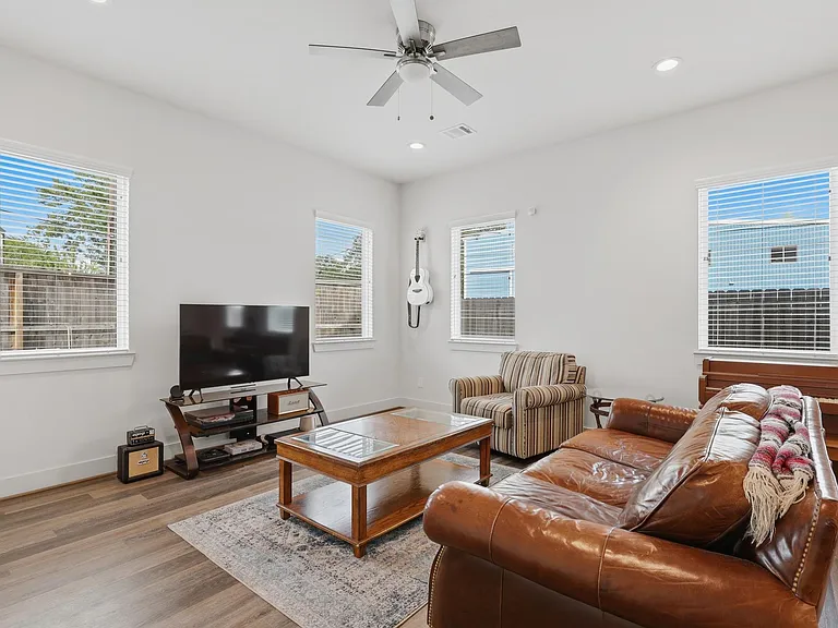 5264 Texas St — Photo 7