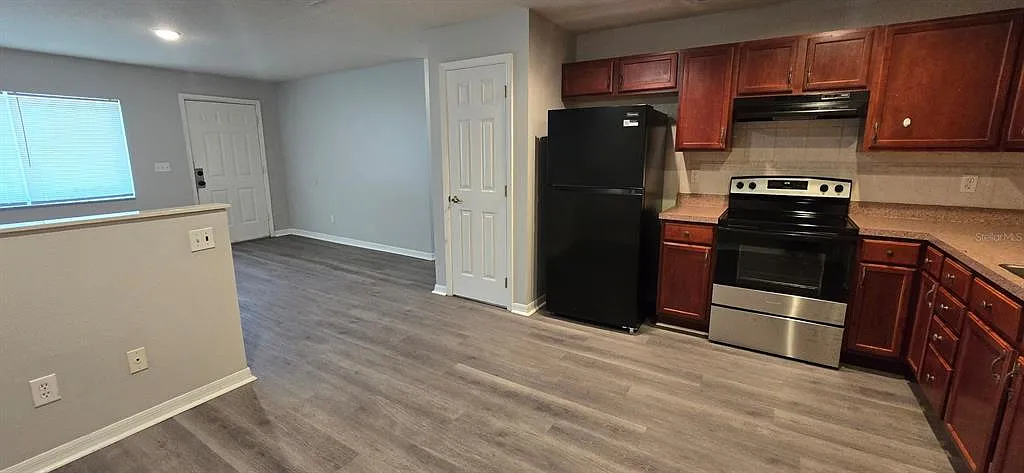 2 bed, 2.0 bath, 896 sqft, $1,072 — Photo 3
