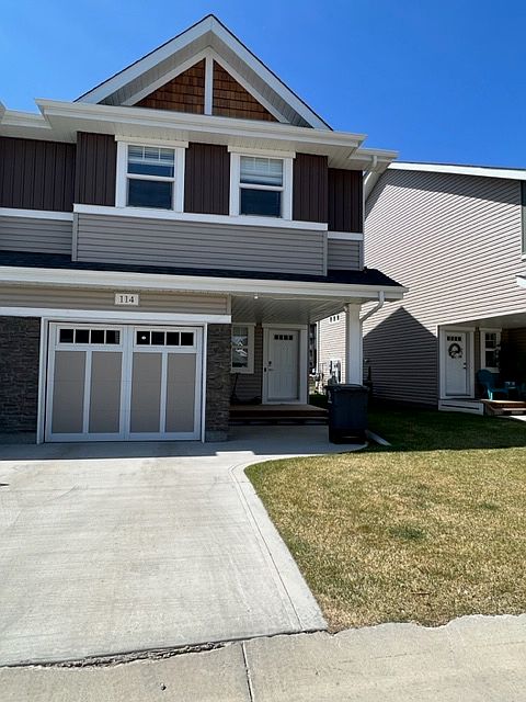 1st image of 315 Dickson Cres