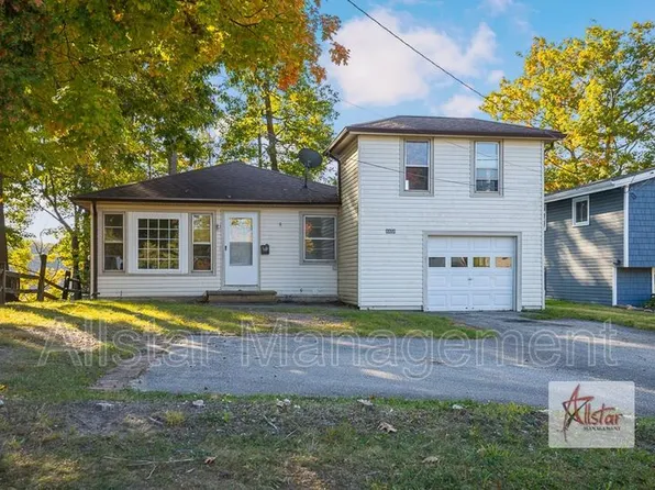 8958 Woodridge Ln, Mentor, OH 44060