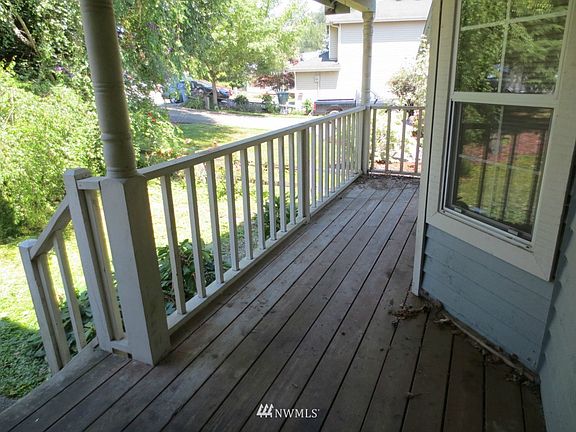 3rd image of 706 Salmon Run Street