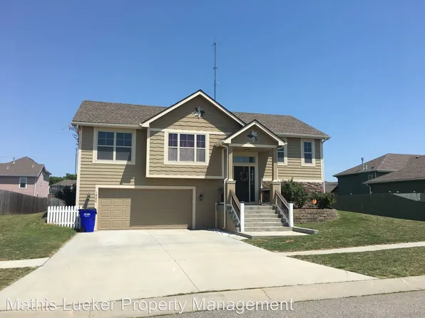 1009 Meadowbrooke Ln, Junction City, KS 66441