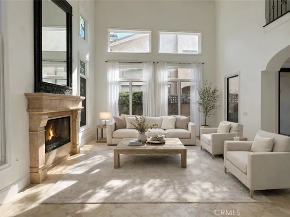 258 Santa Isabel Ave, Costa Mesa, CA 92627