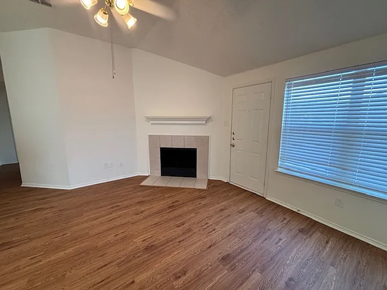 1008 Rock Springs Dr — Photo 16